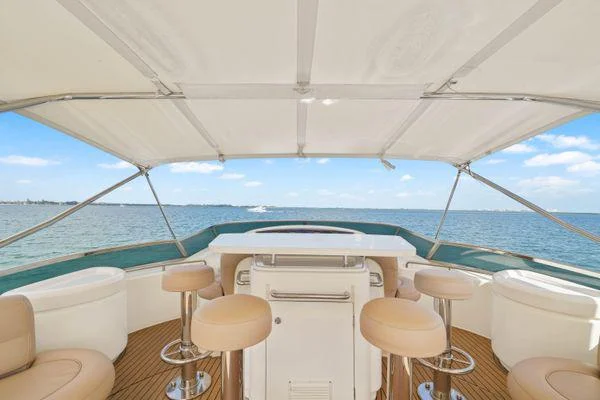 85ft Azimut Del Mar bow area
